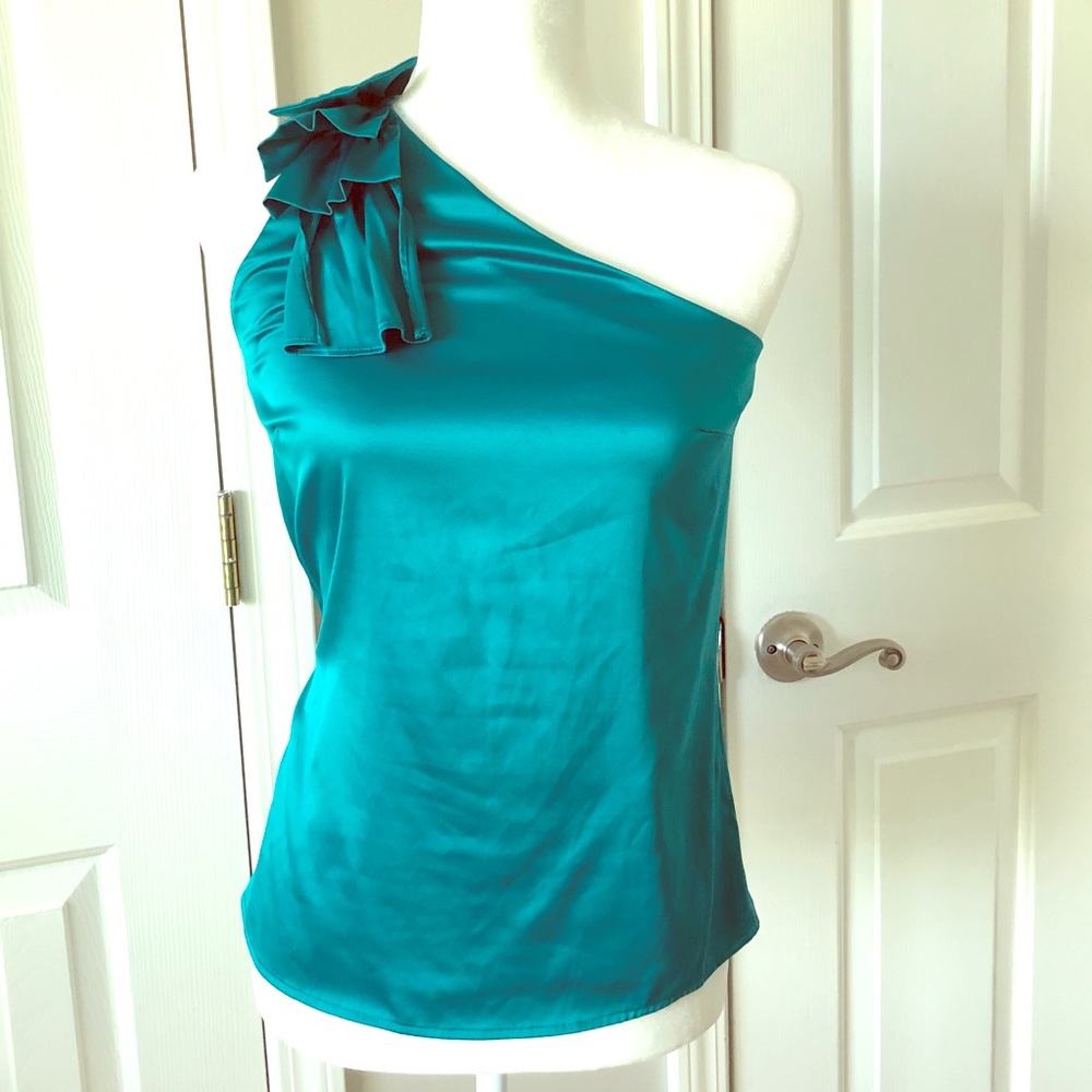 LIMITED silky one shoulder top